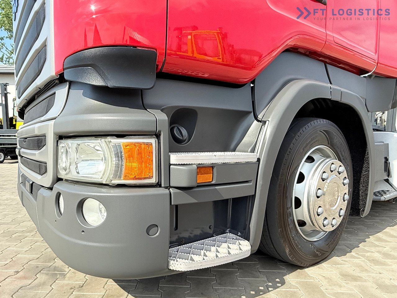 SCANIA R450 / LOW-DECK / RETARDER / 1200L FUEL TANKS / TWO BEDS / 80% TYRES / FRIDGE / PARKING AIR CONDITIONING / WEBASTO / EXCELLENT CONDITION - Tractor unit: picture 5 SCANIA R450 / LOW-DECK / RETARDER / 1200L FUEL TANKS / TWO BEDS / 80% TYRES / FRIDGE / PARKING AIR CONDITIONING / WEBASTO / EXCELLENT CONDITION - Tractor unit: picture 5