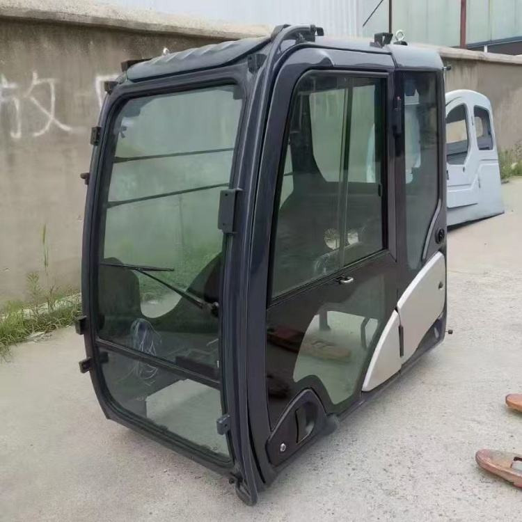 HITACHI ZX210-3 - Cab for Excavator: picture 1 HITACHI ZX210-3 - Cab for Excavator: picture 1