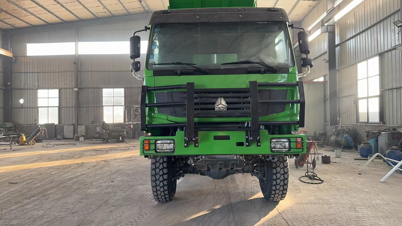 Tipper for transportation of containers HOWO 6*6  dump truck: picture 6