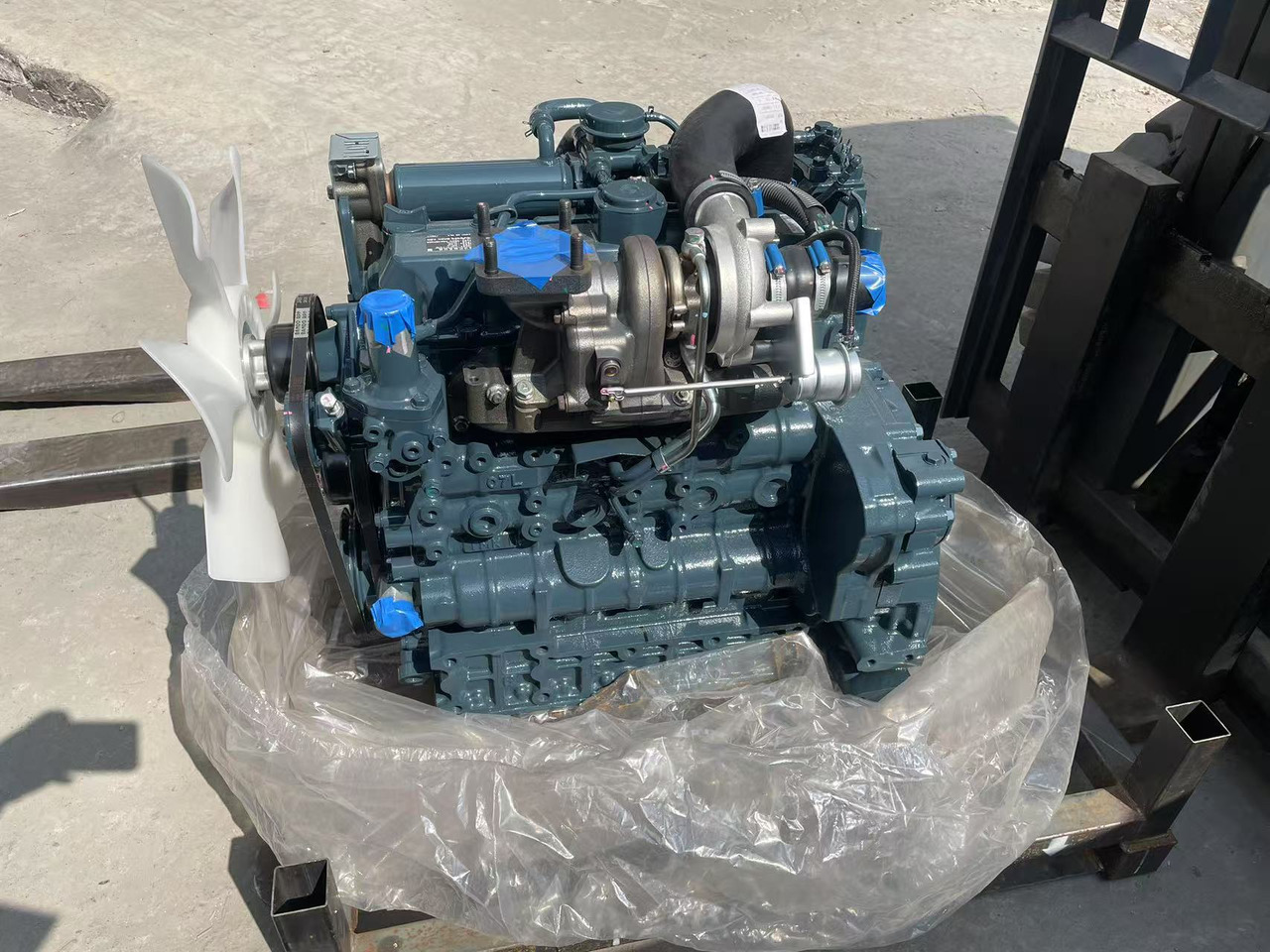 KUBOTA V3307 - Engine for Skid steer loader: picture 1 KUBOTA V3307 - Engine for Skid steer loader: picture 1