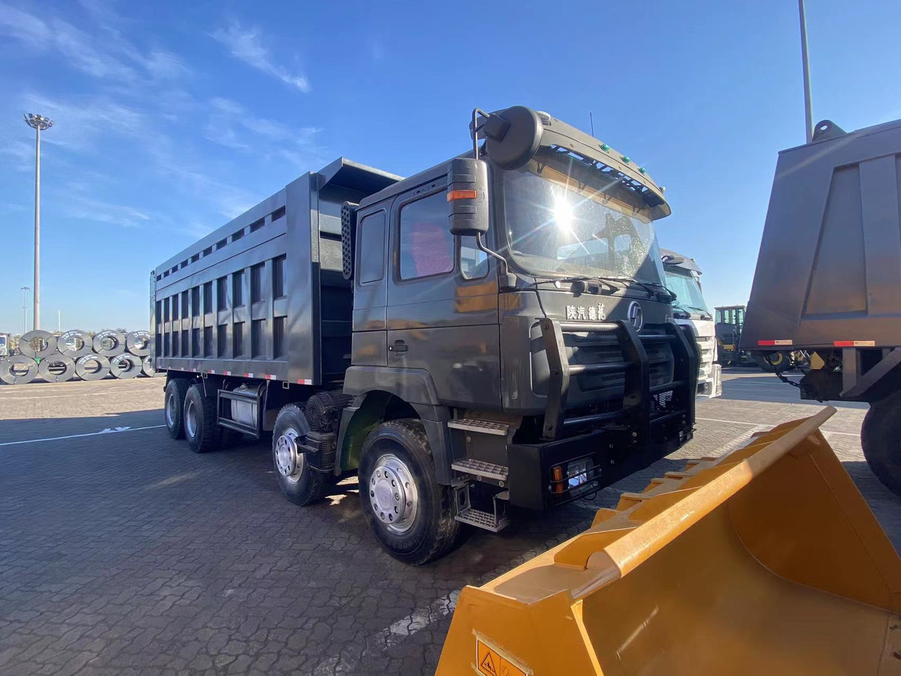 SHACMAN Shacman F3000 8*4 dump truck - Tipper: picture 4 SHACMAN Shacman F3000 8*4 dump truck - Tipper: picture 4