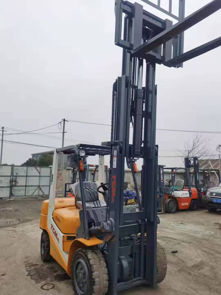 TCM 5 TONS 2 stages - Diesel forklift: picture 3 TCM 5 TONS 2 stages - Diesel forklift: picture 3