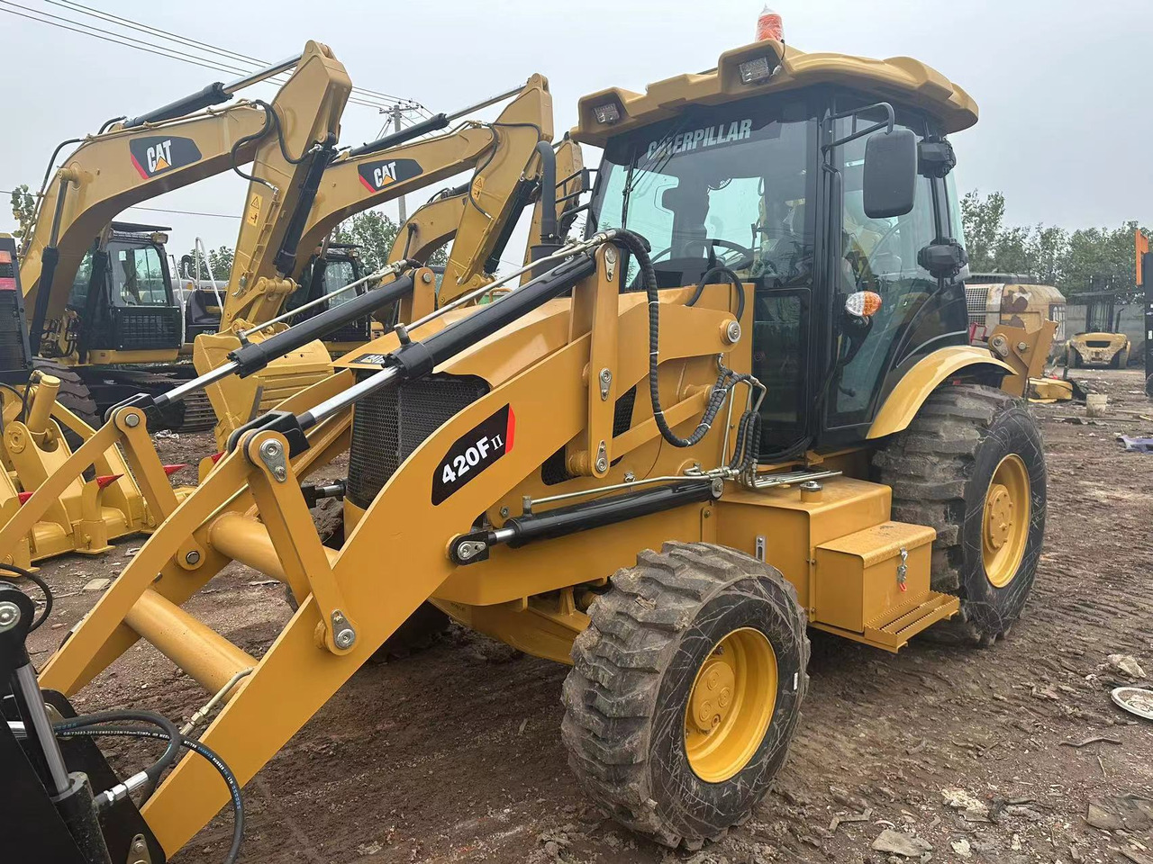 CATERPILLAR Used Good Condition Backhoe Loader CAT420F - Backhoe loader: picture 2 CATERPILLAR Used Good Condition Backhoe Loader CAT420F - Backhoe loader: picture 2