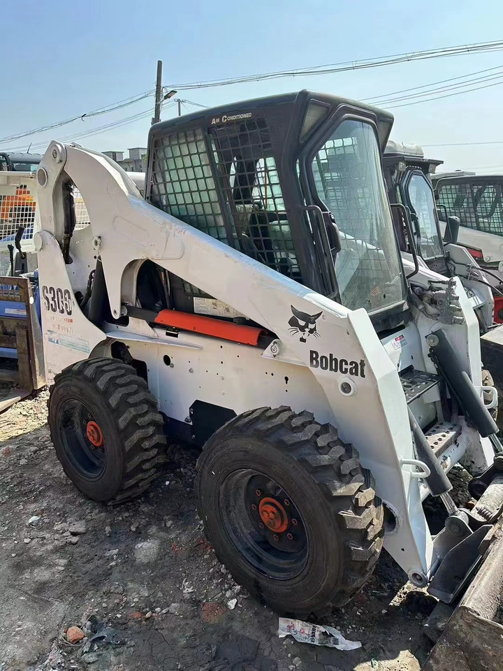 BOBCAT High Quality Mini Construction Machine Used Bobcat Skid Steer Loader S300 in Stock for Sale Bobcat Loader With Low Price - Construction machinery: picture 3 BOBCAT High Quality Mini Construction Machine Used Bobcat Skid Steer Loader S300 in Stock for Sale Bobcat Loader With Low Price - Construction machinery: picture 3