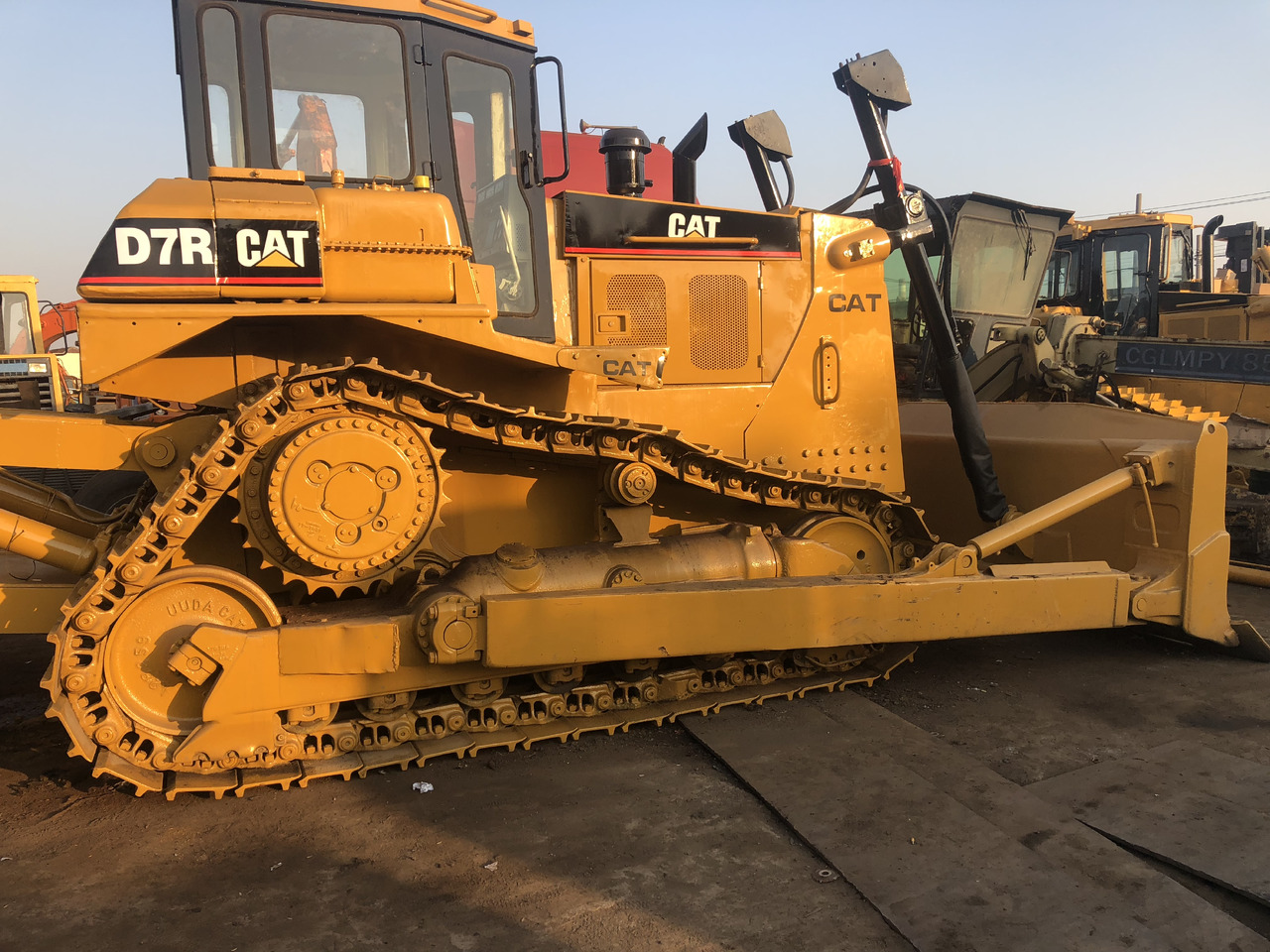 Used bulldozer CAT D7R high quality hotsale - Construction machinery: picture 4 Used bulldozer CAT D7R high quality hotsale - Construction machinery: picture 4