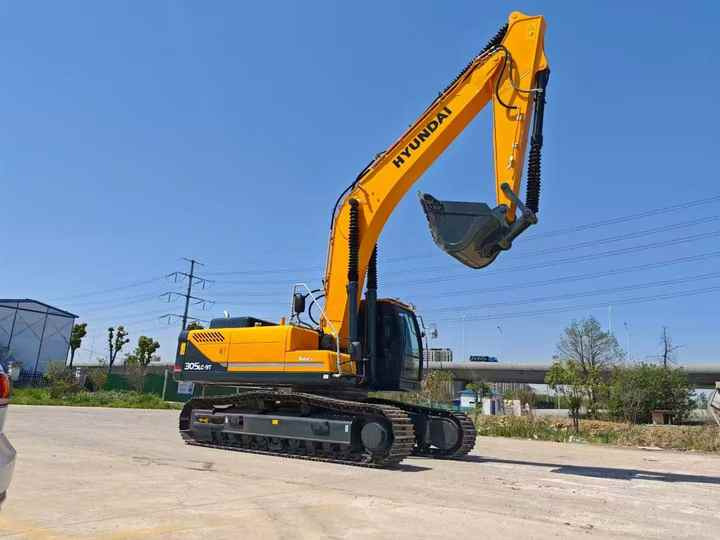 Heavy-Duty Hyundai 305 Excavator for Mining & Construction - Well-Maintained, Warranty Included - Crawler excavator: picture 2 Heavy-Duty Hyundai 305 Excavator for Mining & Construction - Well-Maintained, Warranty Included - Crawler excavator: picture 2