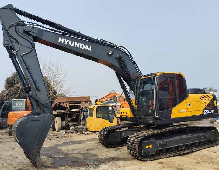 Hyundai Digger 220lc-9s Second Hand Korea Made High Performance Machine Hyundai Excavator for Sale - Crawler excavator: picture 4 Hyundai Digger 220lc-9s Second Hand Korea Made High Performance Machine Hyundai Excavator for Sale - Crawler excavator: picture 4
