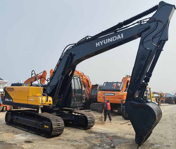 Hyundai Digger 220lc-9s Second Hand Korea Made High Performance Machine Hyundai Excavator for Sale - Crawler excavator: picture 5 Hyundai Digger 220lc-9s Second Hand Korea Made High Performance Machine Hyundai Excavator for Sale - Crawler excavator: picture 5