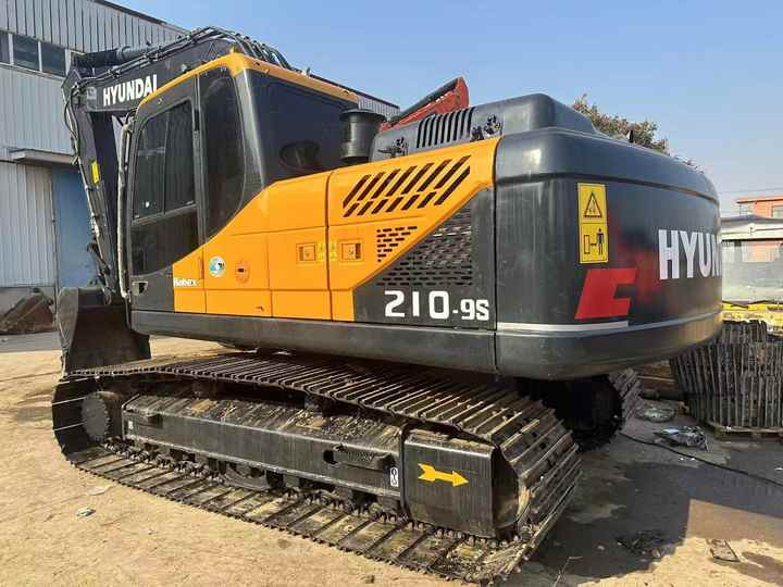 Korean Original HYUNDAI 210-9 Wheeled Excavator Low Price Sale High Quality Wheeled Excavator HUNDAI210W-9 - Crawler excavator: picture 2 Korean Original HYUNDAI 210-9 Wheeled Excavator Low Price Sale High Quality Wheeled Excavator HUNDAI210W-9 - Crawler excavator: picture 2