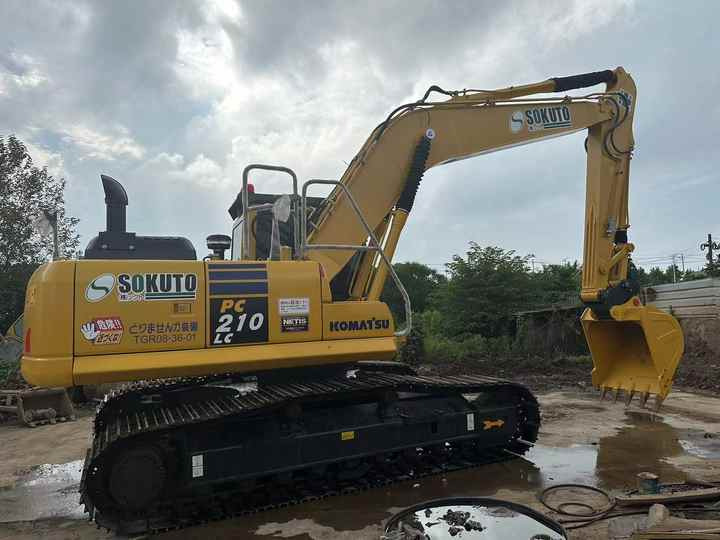 Second Hand Komatsu PC210-8 Excavator 21 Ton Crawler Excavator Japan Brand Low Price with Good Quality for SALE - Excavator: picture 2 Second Hand Komatsu PC210-8 Excavator 21 Ton Crawler Excavator Japan Brand Low Price with Good Quality for SALE - Excavator: picture 2