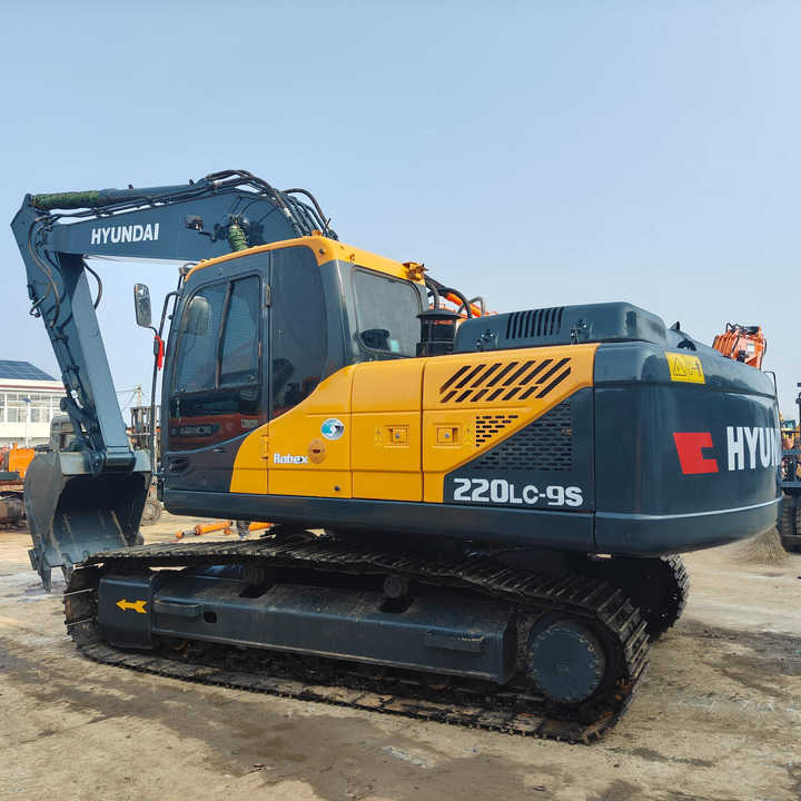 Second-hand Korean Hyundai 200LC-9S Excavator of Excellent Quality Is on Hot Sale at a Low Price - Excavator: picture 1 Second-hand Korean Hyundai 200LC-9S Excavator of Excellent Quality Is on Hot Sale at a Low Price - Excavator: picture 1
