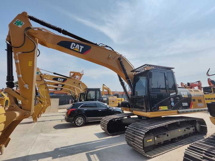 USED CAT 320 Excavator with Wide Track Shoe for Sale - Excavator: picture 3 USED CAT 320 Excavator with Wide Track Shoe for Sale - Excavator: picture 3