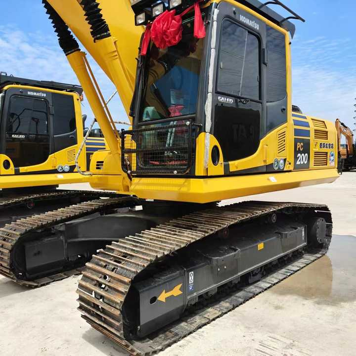 USED komatsu Pc200-8 Excavator with Good Condition for Sale - Excavator: picture 3 USED komatsu Pc200-8 Excavator with Good Condition for Sale - Excavator: picture 3