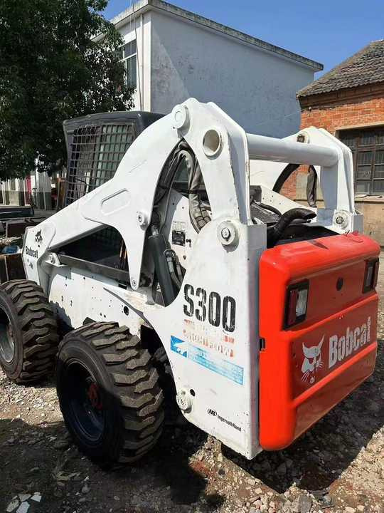 Used Bob Cat Bob Cat S300 Used Skid Steer Wheel Loader Multifunctional Track Loaders Bobcat - Wheel loader: picture 4 Used Bob Cat Bob Cat S300 Used Skid Steer Wheel Loader Multifunctional Track Loaders Bobcat - Wheel loader: picture 4