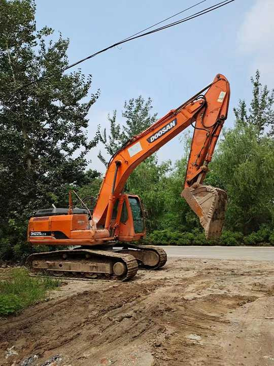 Used Digger DOOSAN DH225 Construction Machinery Construction Digger Used DOOSAN DH225 Cheap Excavator - Crawler excavator: picture 4 Used Digger DOOSAN DH225 Construction Machinery Construction Digger Used DOOSAN DH225 Cheap Excavator - Crawler excavator: picture 4