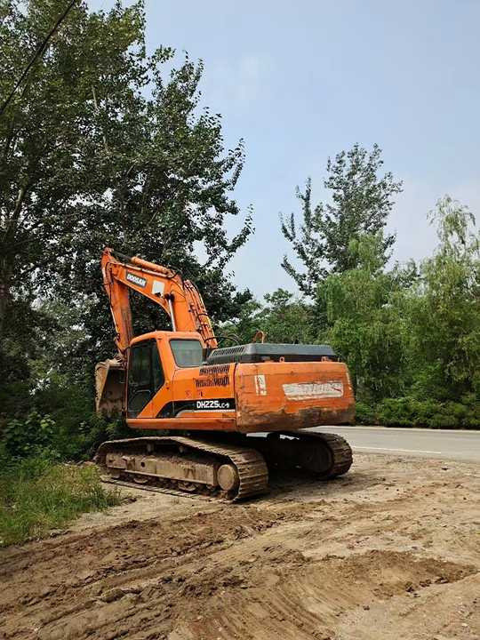Used Digger DOOSAN DH225 Construction Machinery Construction Digger Used DOOSAN DH225 Cheap Excavator - Crawler excavator: picture 2 Used Digger DOOSAN DH225 Construction Machinery Construction Digger Used DOOSAN DH225 Cheap Excavator - Crawler excavator: picture 2