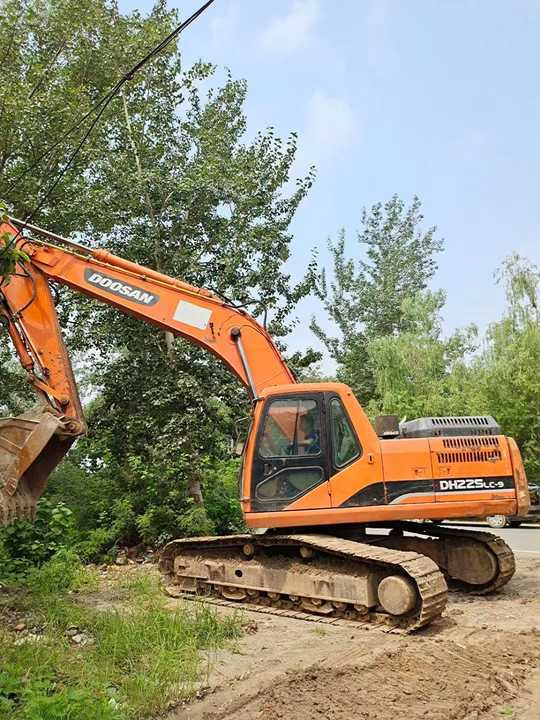 Used Digger DOOSAN DH225 Construction Machinery Construction Digger Used DOOSAN DH225 Cheap Excavator - Crawler excavator: picture 5 Used Digger DOOSAN DH225 Construction Machinery Construction Digger Used DOOSAN DH225 Cheap Excavator - Crawler excavator: picture 5