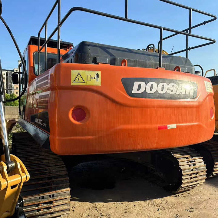 Used Digger DOOSAN DX300 Construction Machinery Construction Digger Used DOOSAN DX300 Cheap Excavator - Crawler excavator: picture 1 Used Digger DOOSAN DX300 Construction Machinery Construction Digger Used DOOSAN DX300 Cheap Excavator - Crawler excavator: picture 1