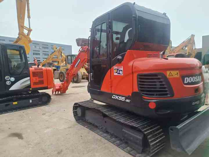 Used Digger DOOSAN DX55 Construction Machinery Construction Digger Used DOOSAN DX55 Cheap Excavator - Crawler excavator: picture 3 Used Digger DOOSAN DX55 Construction Machinery Construction Digger Used DOOSAN DX55 Cheap Excavator - Crawler excavator: picture 3