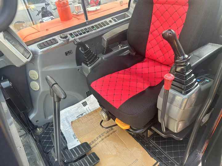 Used Digger DOOSAN DX60 Construction Machinery Construction Digger Used DOOSAN DX60 Cheap Excavator - Crawler excavator: picture 3 Used Digger DOOSAN DX60 Construction Machinery Construction Digger Used DOOSAN DX60 Cheap Excavator - Crawler excavator: picture 3