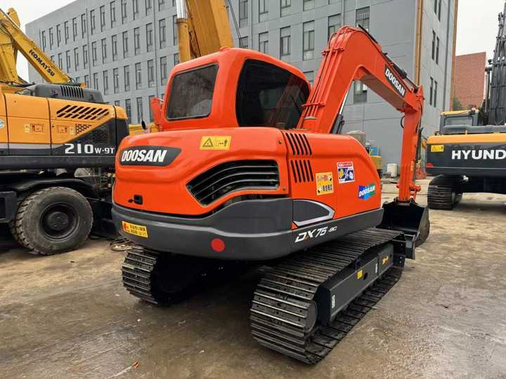 Used Digger DOOSAN DX75 Construction Machinery Construction Digger Used DOOSAN DX75 Cheap Excavator - Crawler excavator: picture 2 Used Digger DOOSAN DX75 Construction Machinery Construction Digger Used DOOSAN DX75 Cheap Excavator - Crawler excavator: picture 2