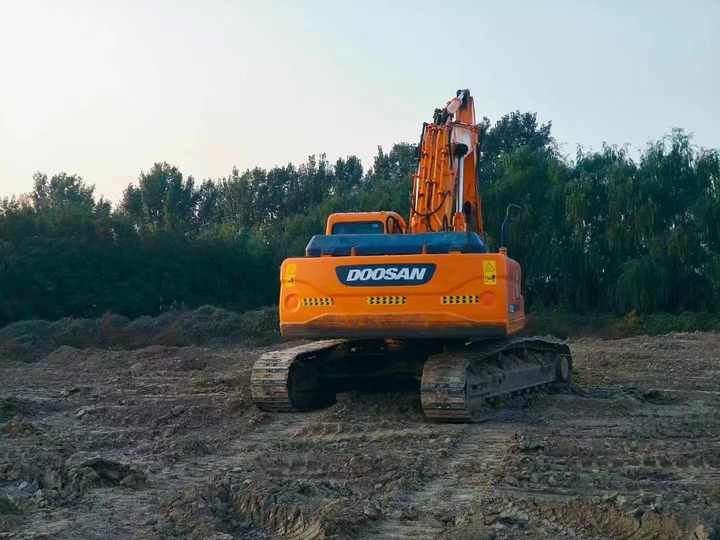 Used Doosan Dx300LC Model Excavator Second Hand Machine Popular Brand Korean Doosan Hydraulic Machinery - Excavator: picture 3 Used Doosan Dx300LC Model Excavator Second Hand Machine Popular Brand Korean Doosan Hydraulic Machinery - Excavator: picture 3