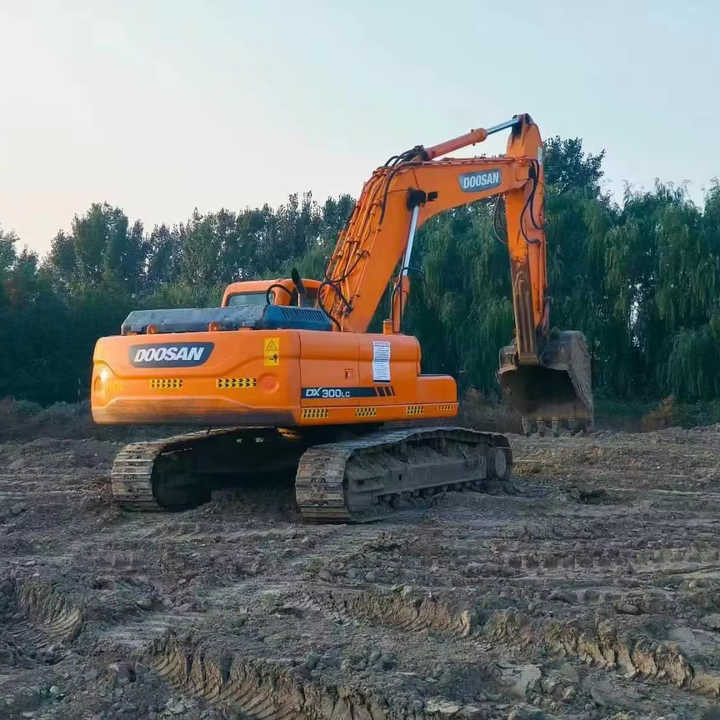 Used Doosan Dx300LC Model Excavator Second Hand Machine Popular Brand Korean Doosan Hydraulic Machinery - Excavator: picture 1 Used Doosan Dx300LC Model Excavator Second Hand Machine Popular Brand Korean Doosan Hydraulic Machinery - Excavator: picture 1
