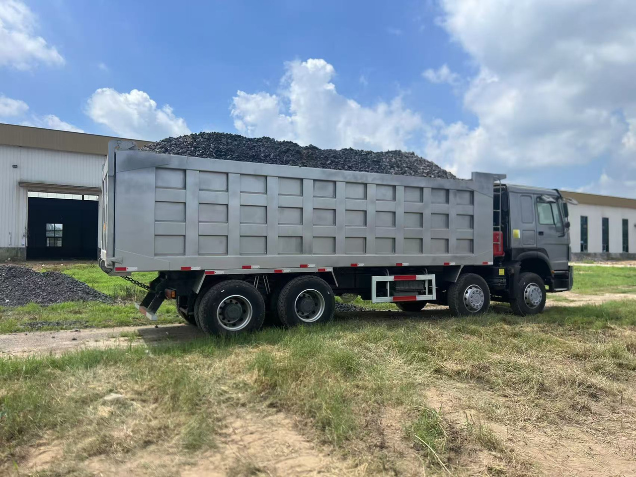 Used Dump Truck China brand HOWO 8*4 - Tipper: picture 4 Used Dump Truck China brand HOWO 8*4 - Tipper: picture 4