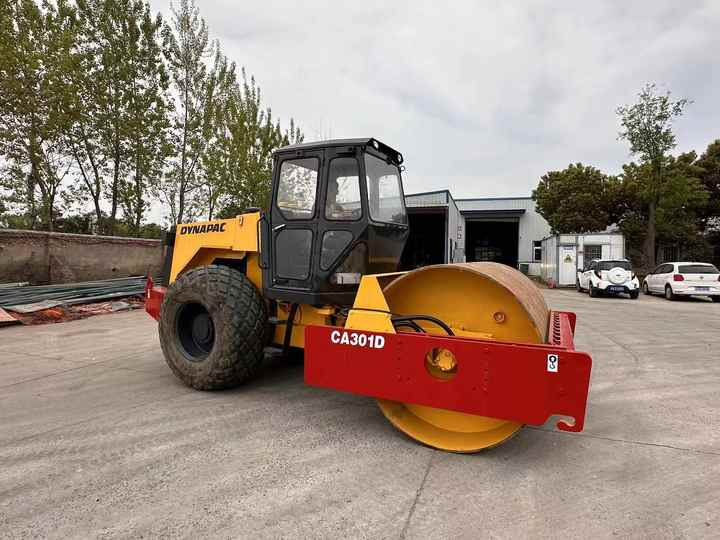 Used Dynapac CA301 Vibratory Roller with Less Working Time and Superior Performance Used Dynapac 251d/301D Roller for Sale - Road roller: picture 4 Used Dynapac CA301 Vibratory Roller with Less Working Time and Superior Performance Used Dynapac 251d/301D Roller for Sale - Road roller: picture 4