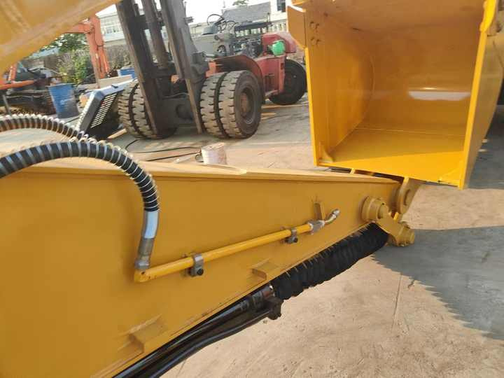 Used Excavator Caterpillar CAT315D Small and Medium-sized Original 15 Ton Excavator CAT315D for Sale - Crawler excavator: picture 2 Used Excavator Caterpillar CAT315D Small and Medium-sized Original 15 Ton Excavator CAT315D for Sale - Crawler excavator: picture 2