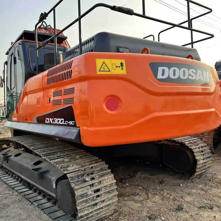 Used Excavator Doosan DX300 Excavators Mini Equipment Moving Machinery Doosan Digger Excavator for Sale - Crawler excavator: picture 4 Used Excavator Doosan DX300 Excavators Mini Equipment Moving Machinery Doosan Digger Excavator for Sale - Crawler excavator: picture 4