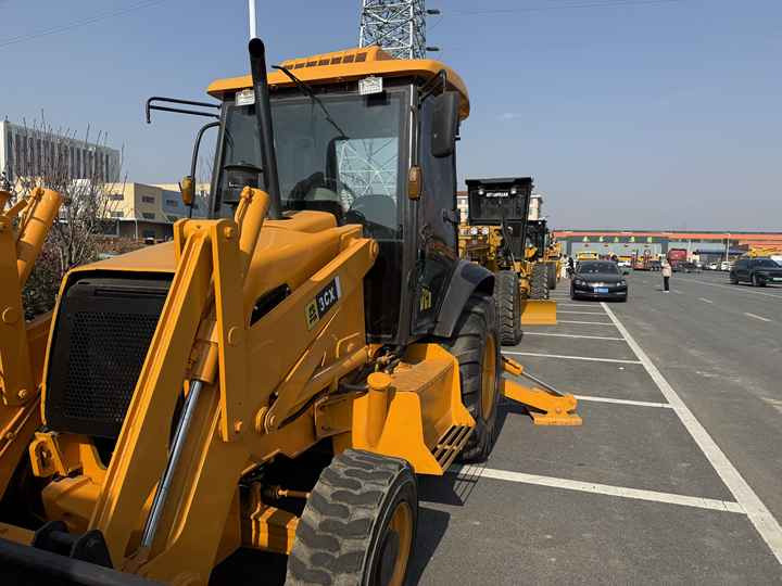 Used Hydraulic Backhoe Loader JCB3CX 7t in Good Condition Cheap Price in Stock Jcb 3cx 4cx 4cx Loader in Hefei for Sale - Backhoe loader: picture 3 Used Hydraulic Backhoe Loader JCB3CX 7t in Good Condition Cheap Price in Stock Jcb 3cx 4cx 4cx Loader in Hefei for Sale - Backhoe loader: picture 3