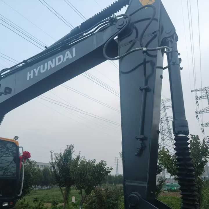 Used Hyundai 210w 20T Second Hand Korea Original Large Wheel Excavator Mining Construction Excavators Hot Sale 210w 220 225 30t - Excavator: picture 5 Used Hyundai 210w 20T Second Hand Korea Original Large Wheel Excavator Mining Construction Excavators Hot Sale 210w 220 225 30t - Excavator: picture 5