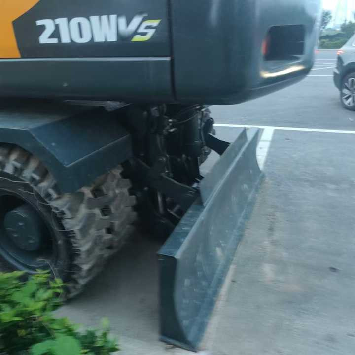 Used Hyundai 210w 20T Second Hand Korea Original Large Wheel Excavator Mining Construction Excavators Hot Sale 210w 220 225 30t - Excavator: picture 4 Used Hyundai 210w 20T Second Hand Korea Original Large Wheel Excavator Mining Construction Excavators Hot Sale 210w 220 225 30t - Excavator: picture 4