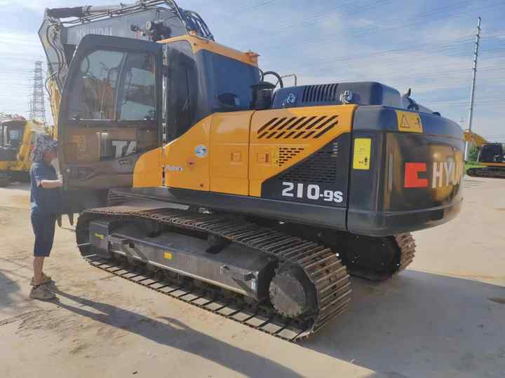 Used Hyundai210-9 21T Second Hand Korea Original Large Excavator Mining Construction Excavators Hot Sale 210-9 220-9 305-9 - Excavator: picture 5 Used Hyundai210-9 21T Second Hand Korea Original Large Excavator Mining Construction Excavators Hot Sale 210-9 220-9 305-9 - Excavator: picture 5