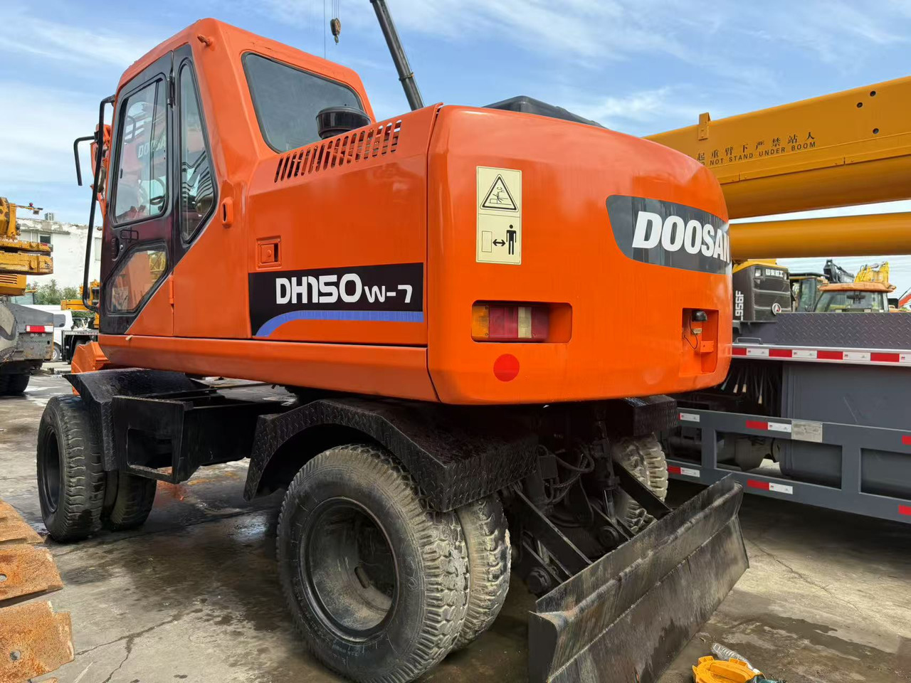 DOOSAN DH150W-7 - Wheel excavator: picture 1 DOOSAN DH150W-7 - Wheel excavator: picture 1