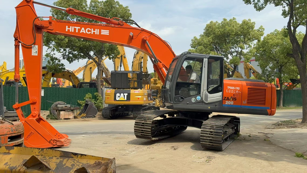 HITACHI ZX200 - Crawler excavator: picture 1 HITACHI ZX200 - Crawler excavator: picture 1