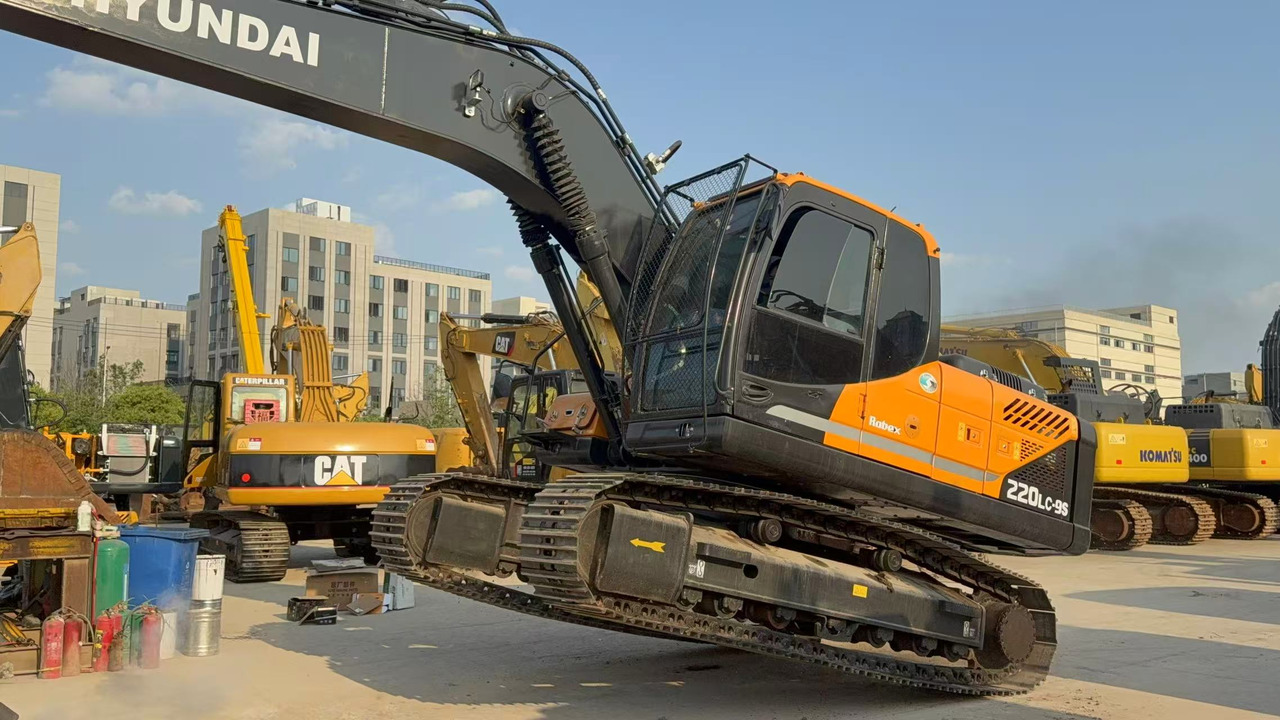 HYUNDAI R220LC-9S - Crawler excavator: picture 3 HYUNDAI R220LC-9S - Crawler excavator: picture 3