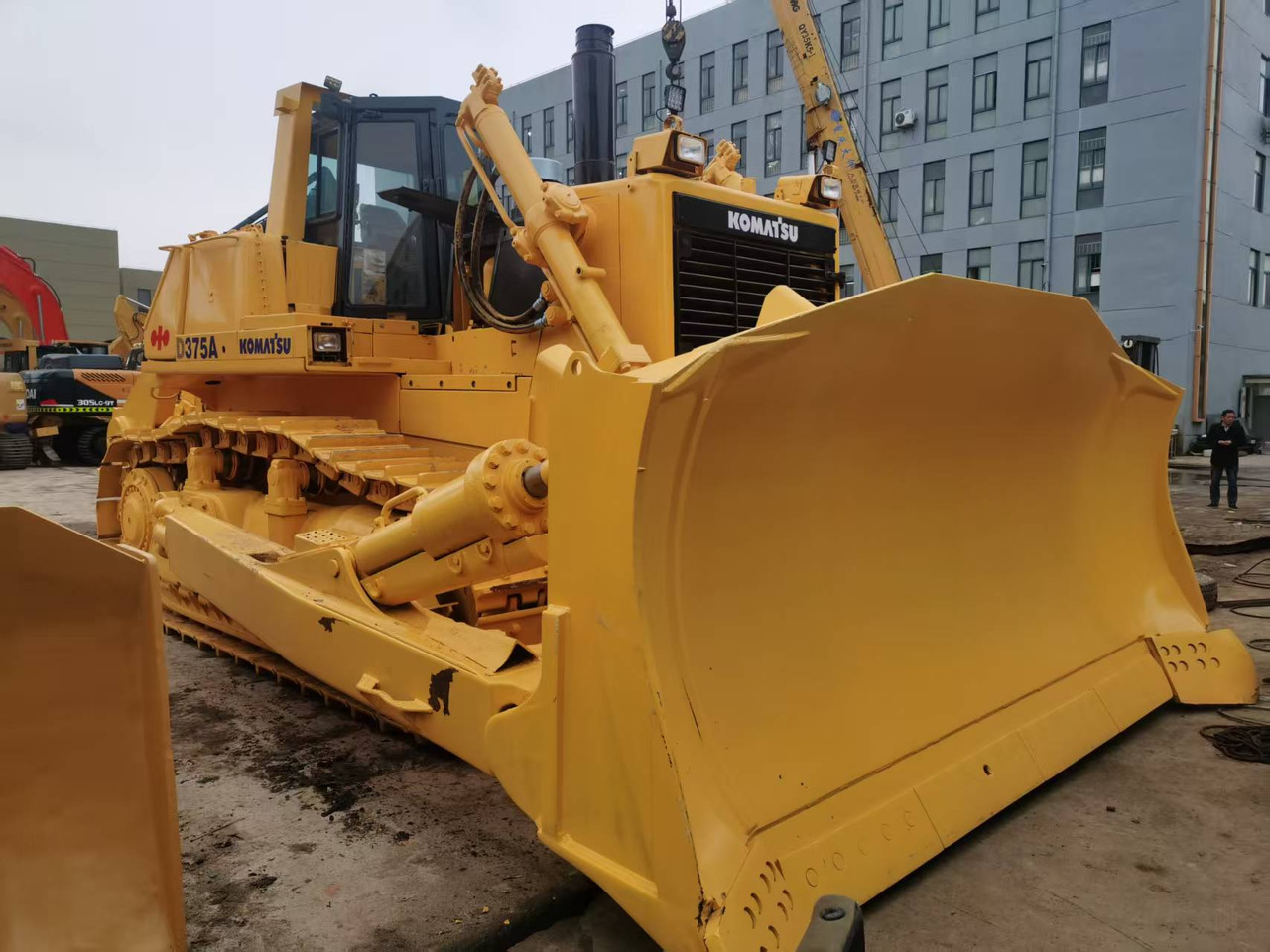 KOMATSU D375 - Bulldozer: picture 1 KOMATSU D375 - Bulldozer: picture 1