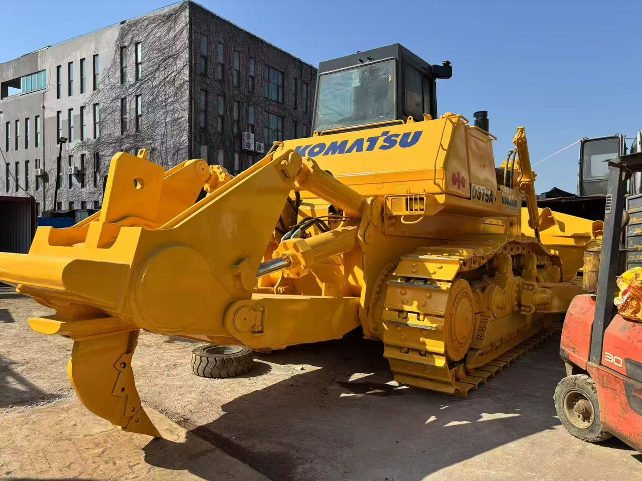 KOMATSU D375 - Bulldozer: picture 1 KOMATSU D375 - Bulldozer: picture 1