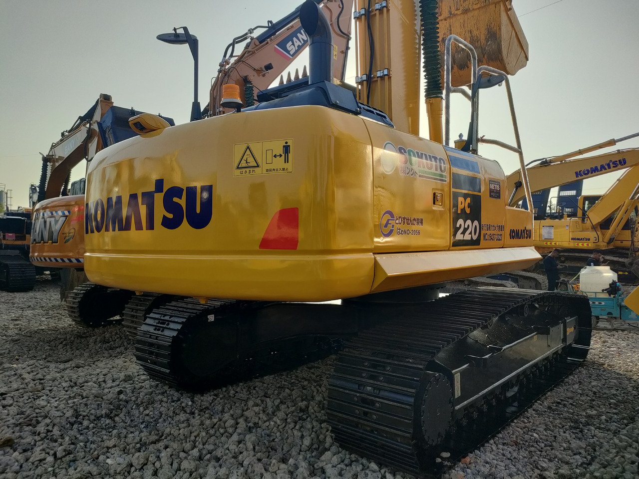 KOMATSU PC220-8 - Crawler excavator: picture 2 KOMATSU PC220-8 - Crawler excavator: picture 2