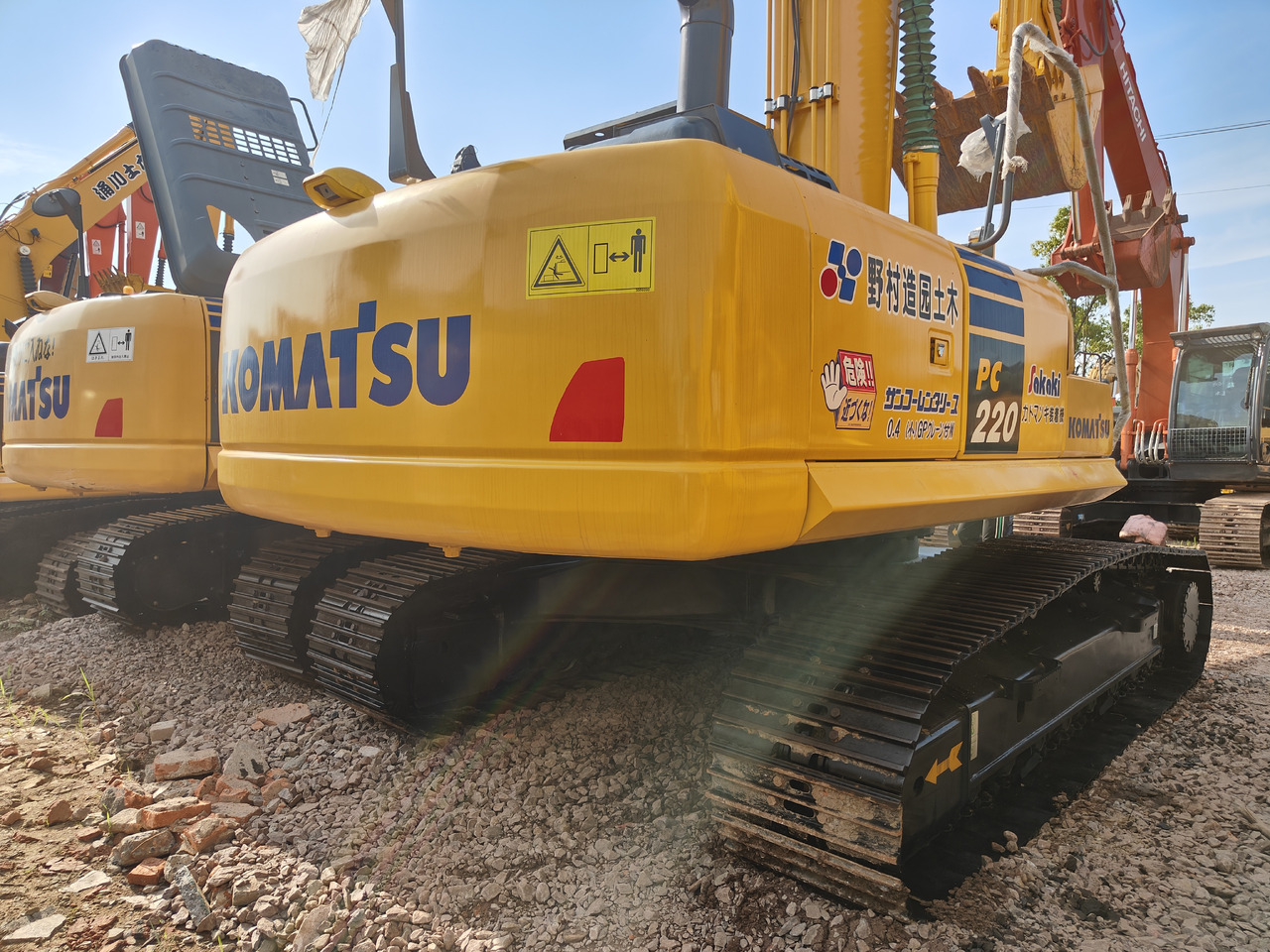 KOMATSU PC220-8 - Crawler excavator: picture 3 KOMATSU PC220-8 - Crawler excavator: picture 3
