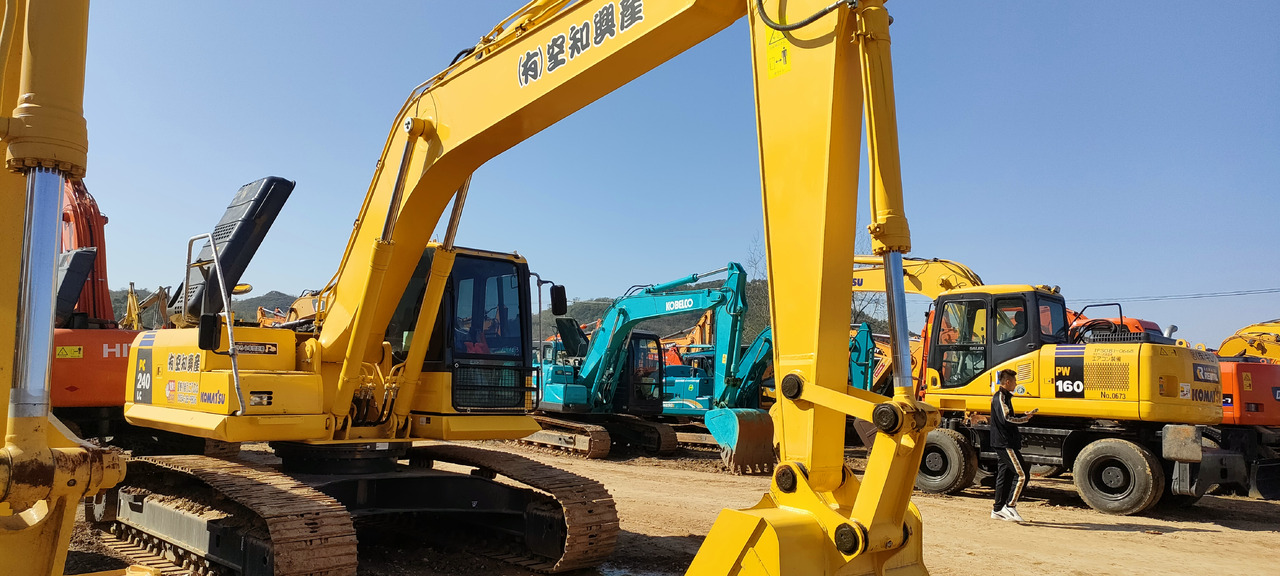 KOMATSU PC240-8 - Crawler excavator: picture 3 KOMATSU PC240-8 - Crawler excavator: picture 3