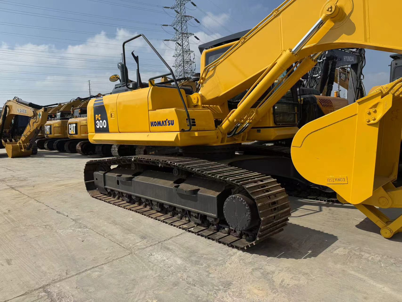 KOMATSU PC300-8 - Crawler excavator: picture 3 KOMATSU PC300-8 - Crawler excavator: picture 3