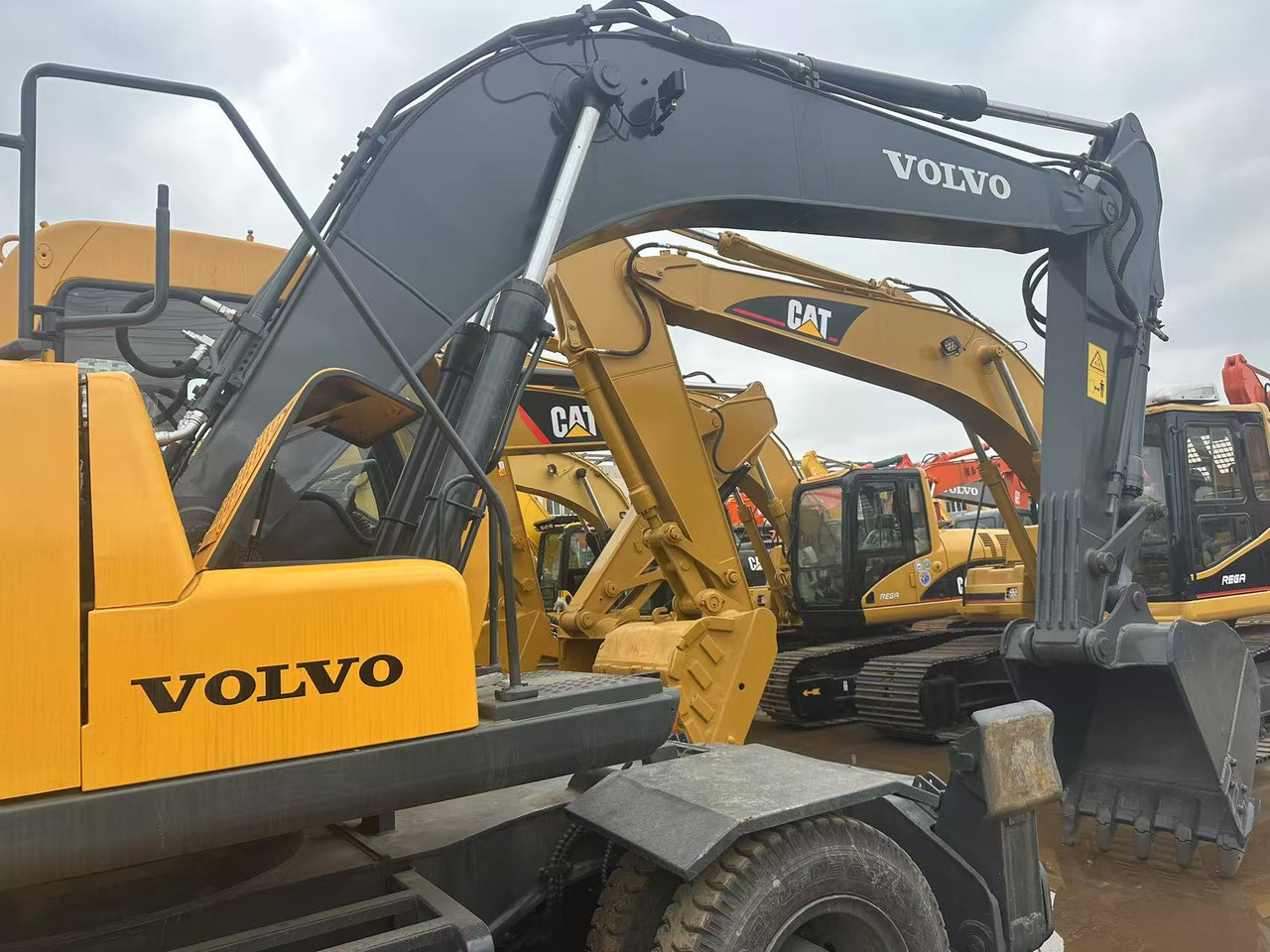 VOLVO EW170BLC - Wheel excavator: picture 3 VOLVO EW170BLC - Wheel excavator: picture 3