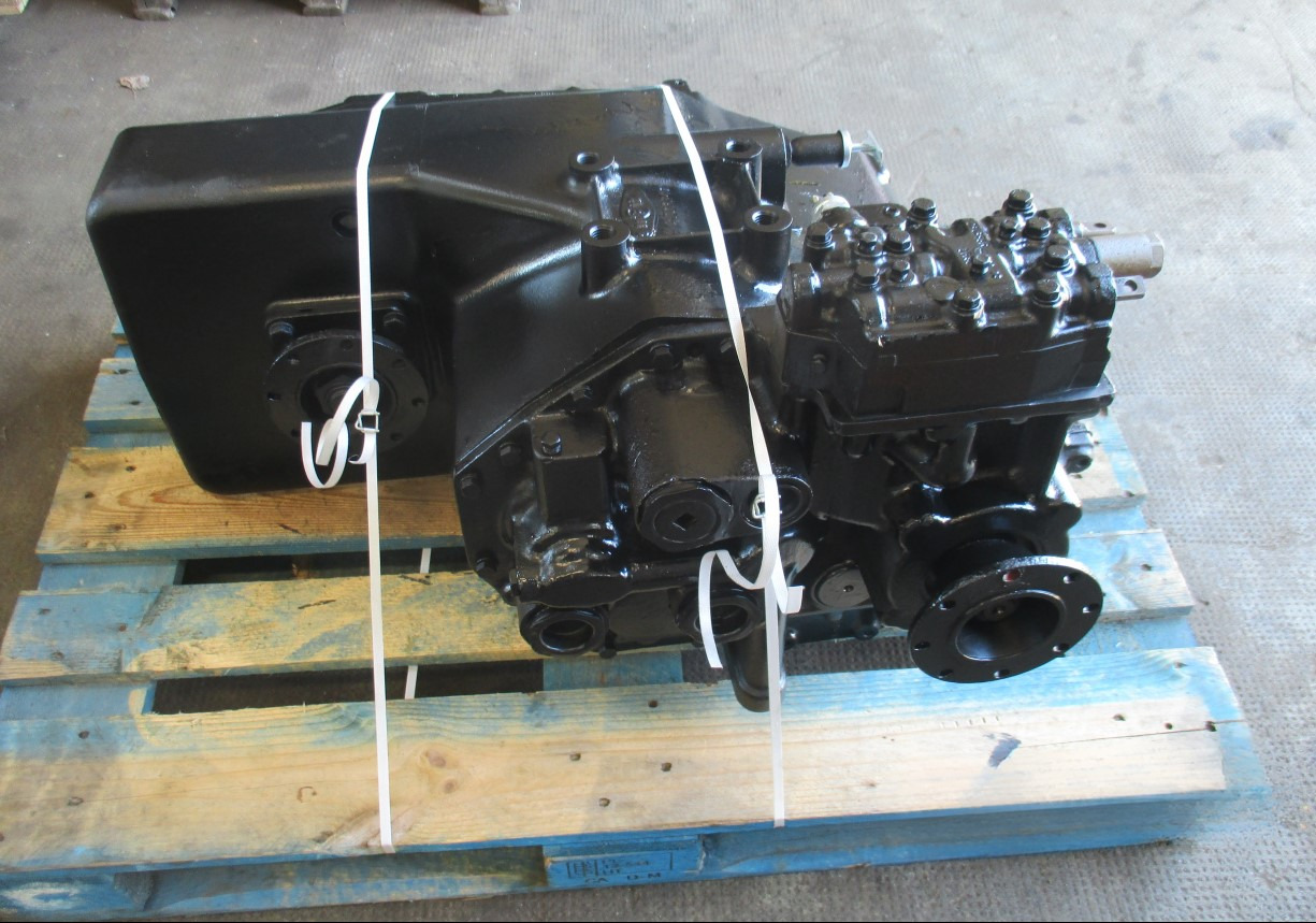 R24346-8 Clark Hurth - Gearbox for Construction machinery: picture 1 R24346-8 Clark Hurth - Gearbox for Construction machinery: picture 1