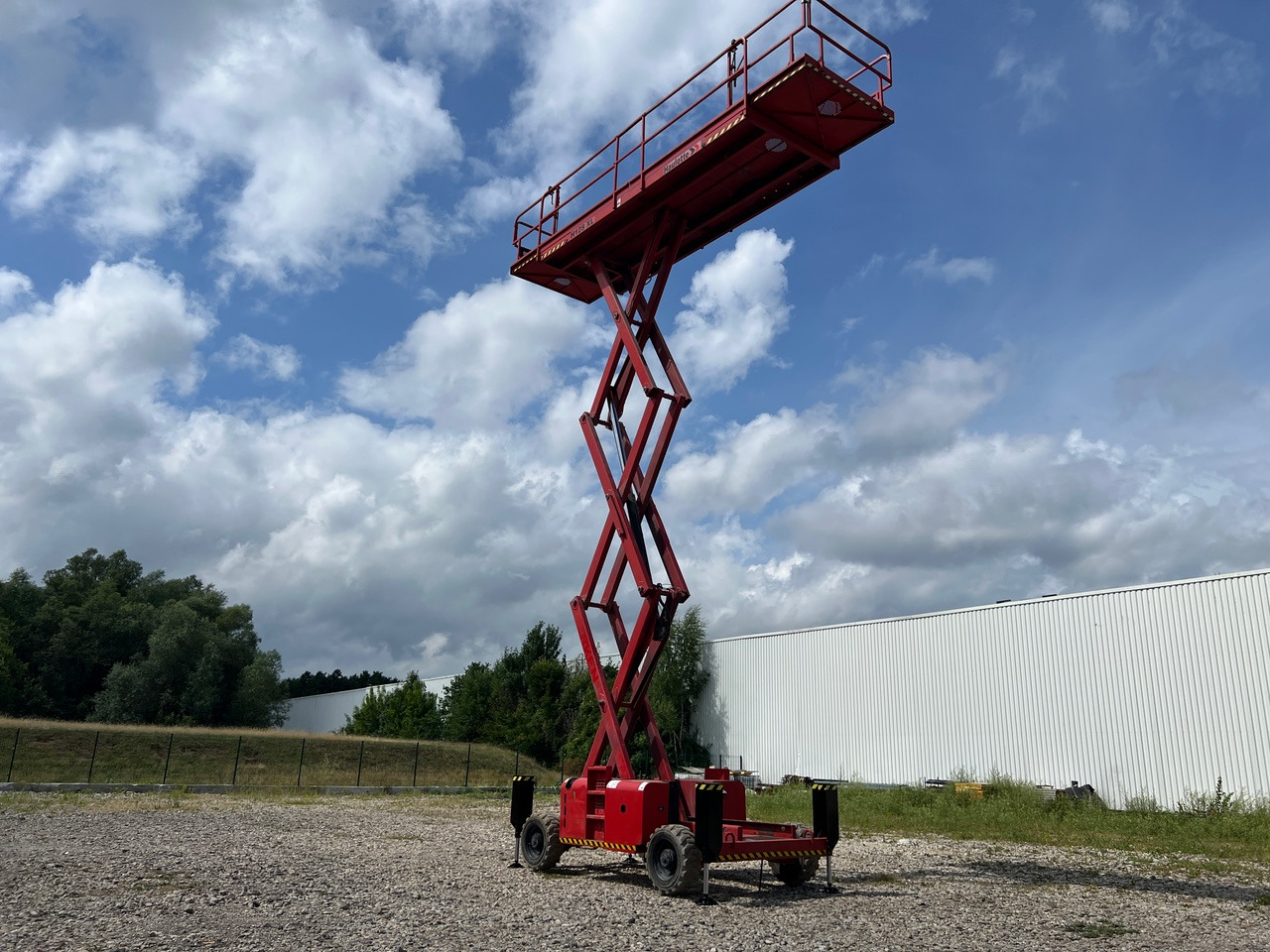 HAULOTTE H12SXL - Scissor lift: picture 3 HAULOTTE H12SXL - Scissor lift: picture 3