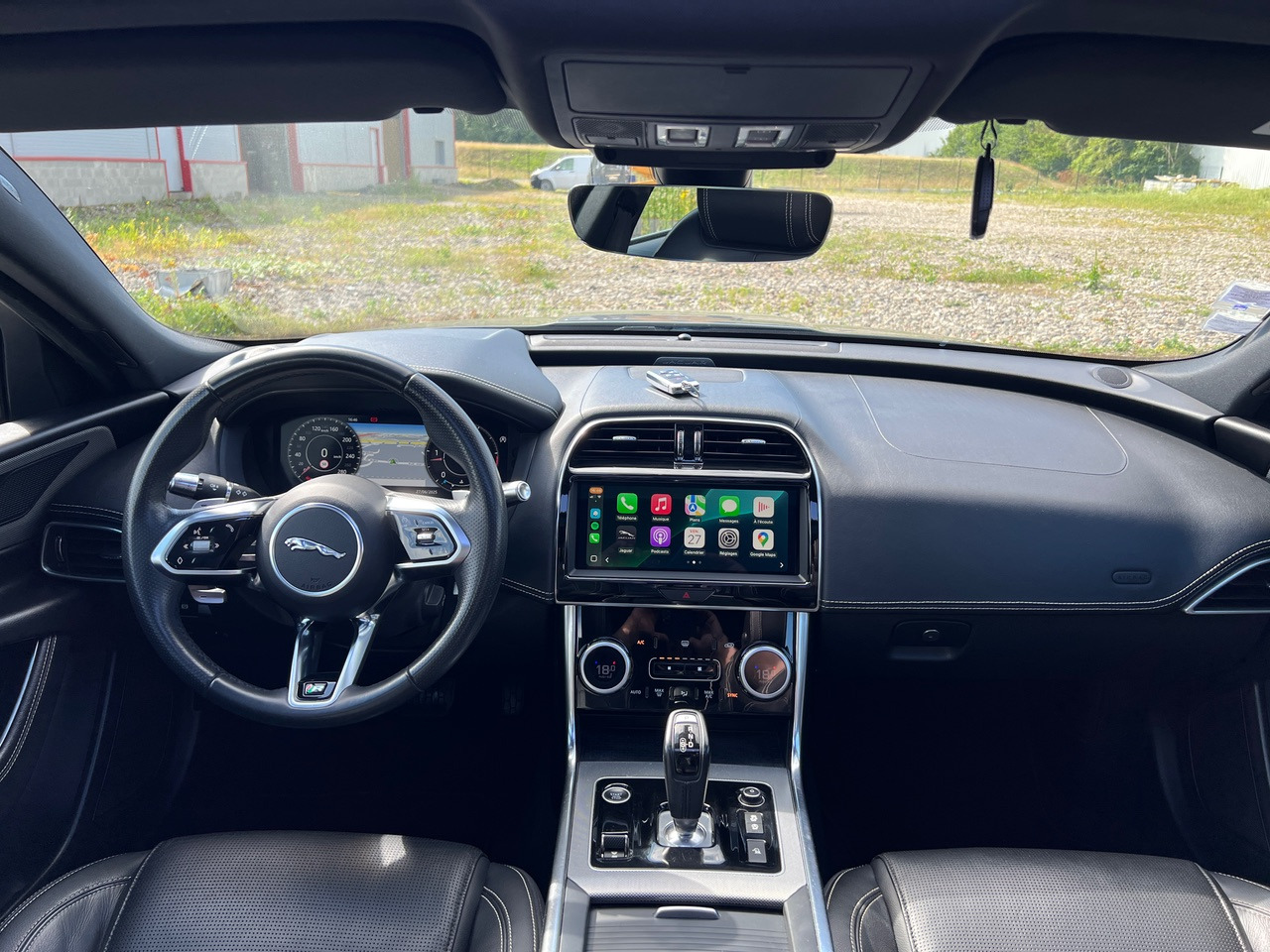 JAGUAR XE 20MY SE R-DYN. 2.0L D 180 BVA8 Cockpit PANO - Sedan: picture 3 JAGUAR XE 20MY SE R-DYN. 2.0L D 180 BVA8 Cockpit PANO - Sedan: picture 3