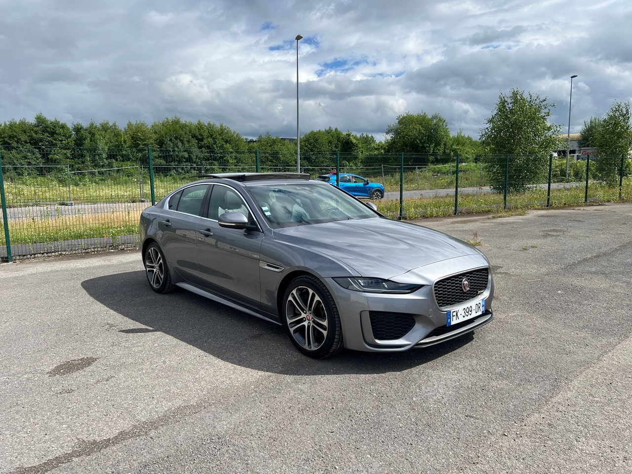 JAGUAR XE 20MY SE R-DYN. 2.0L D 180 BVA8 Cockpit PANO - Sedan: picture 4 JAGUAR XE 20MY SE R-DYN. 2.0L D 180 BVA8 Cockpit PANO - Sedan: picture 4