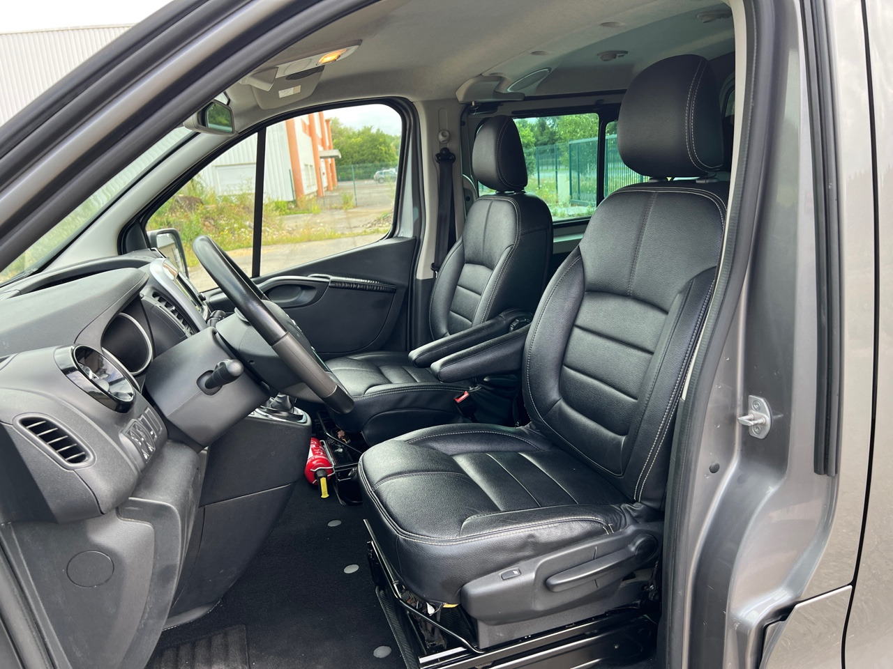 OPEL Vivaro 5 Places L1H1 Grand Confort 146ch 1.6 CDTI - Combi van: picture 3 OPEL Vivaro 5 Places L1H1 Grand Confort 146ch 1.6 CDTI - Combi van: picture 3